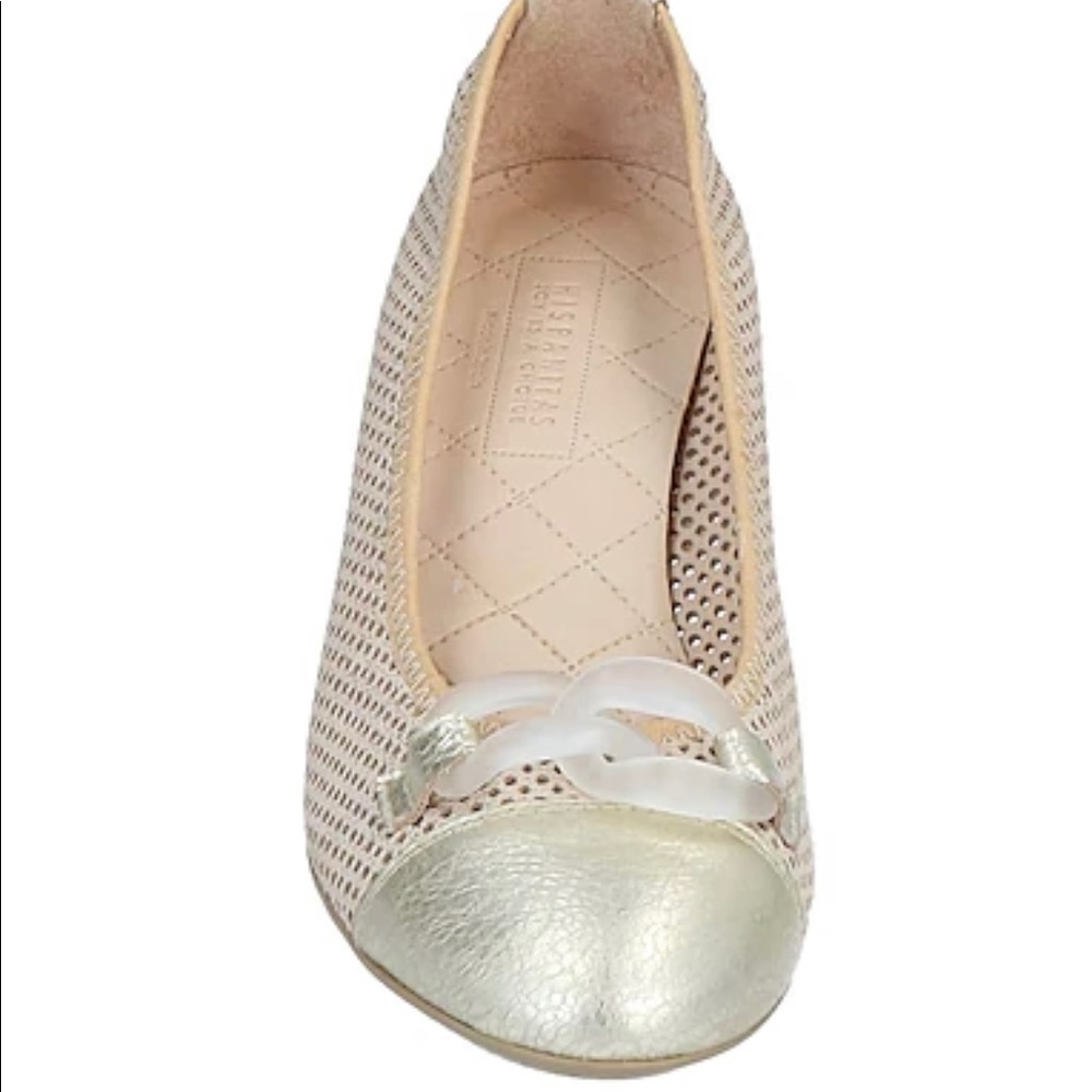 Hispanitas beige and gold shoes Pump, low heel leather shoes